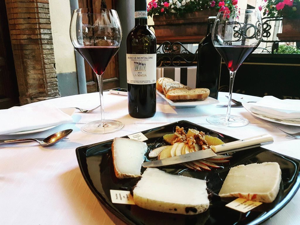 Osteria Enoteca Osticcio – widok zapierający dech w piersiach i kuchnia z fantazją/Montalcino, Toskania, Włochy